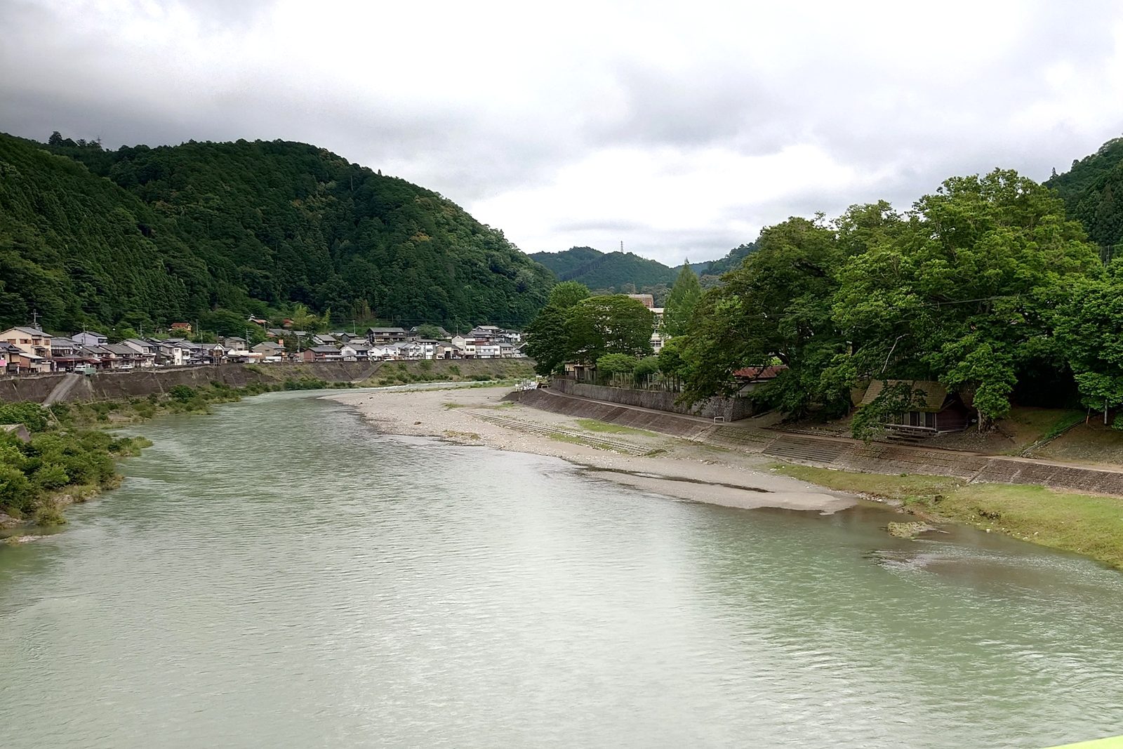 木を運ばなくなった吉野川の流れ